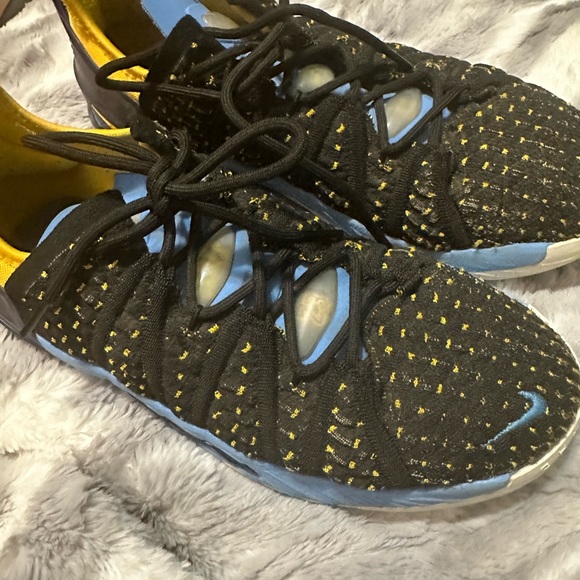 Nike LeBron 16 Low SuperBron Basketball - Picture 2 of 4